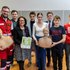 SchülerInnen der HTL Hallein, dazu Lehrer Dominik Lehmert, HTL-Direktor Johann Gutschi,  Notarzt Dr. Bernhard Schnöll, Landesrätin Daniela Gutschi und Andrea Neuhofer vom JRK Salzburg