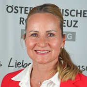 Portraitfoto von AL SQM Dipl. Päd. Judith Sauerwein, Landesleitung Stv. des Vorarlberger Jugendrotkreuzes