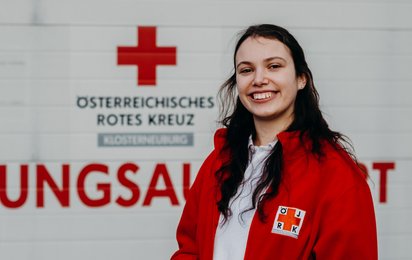 Eine junge Frau aus dem Jugendrotkreuz