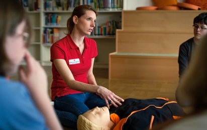 Lehrbeauftragte Fit4Care - © Österreichisches Jugendrotkreuz (ÖJRK) Lehrbeauftragte Fit4Care